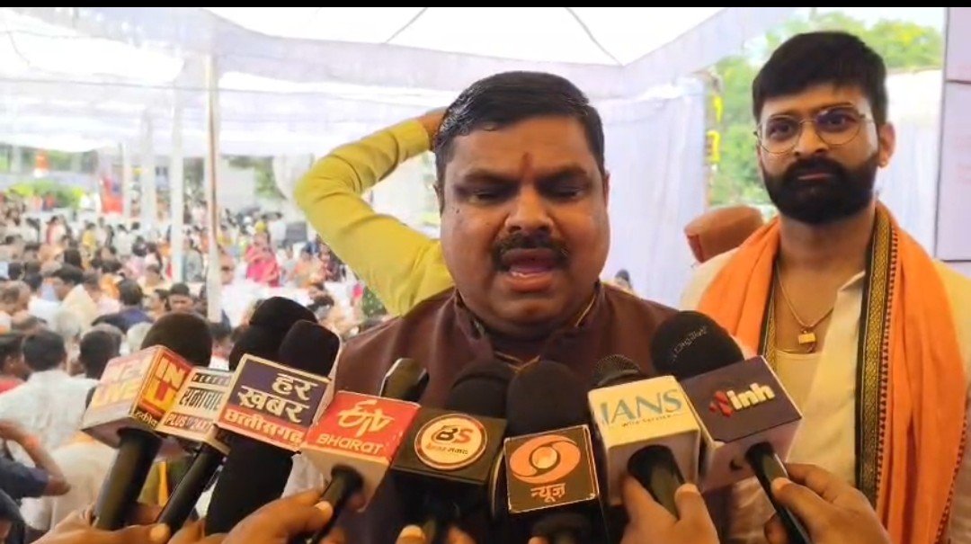 दुर्ग में ‘सेवा ज्योति यात्रा’ का भव्य आयोजन, मंत्री गजेंद्र यादव ने 2 किमी पैदल मार्च में लिया हिस्सा; बोले- विकसित भारत 2047 के संकल्प के साथ आगे बढ़ना है