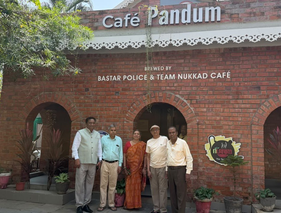 सेवानिवृत्त IAS अधिकारियों ने देखा बदलता बस्तर, बोले- यह एक नए दौर का बस्तर