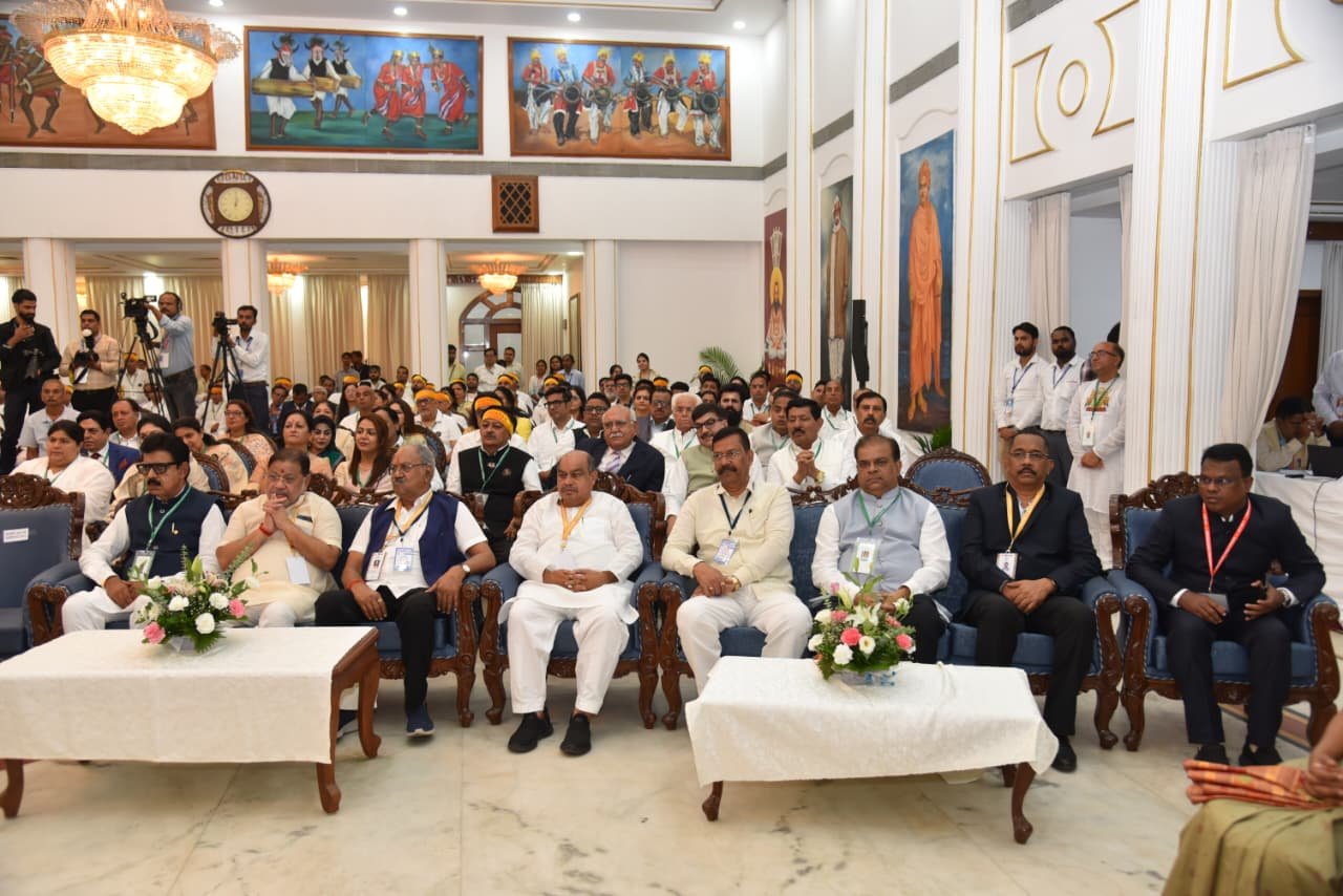 राष्ट्रपति द्रौपदी मुर्मु ने पूज्य माता हासी देवी जी के सम्मान में जारी किया 200 रुपये का स्मारक सिक्का, राज्यपाल और सीएम साय भी रहे उपस्थित